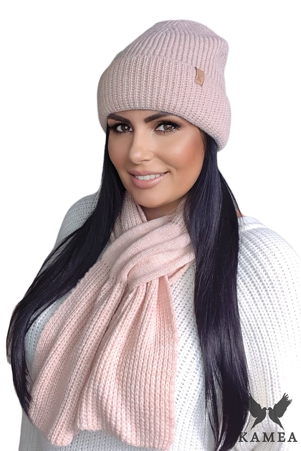 The Kamea Chloe Scarf, designed with a practical pocket, adds luxury and comfort to winter outfits in light heather.