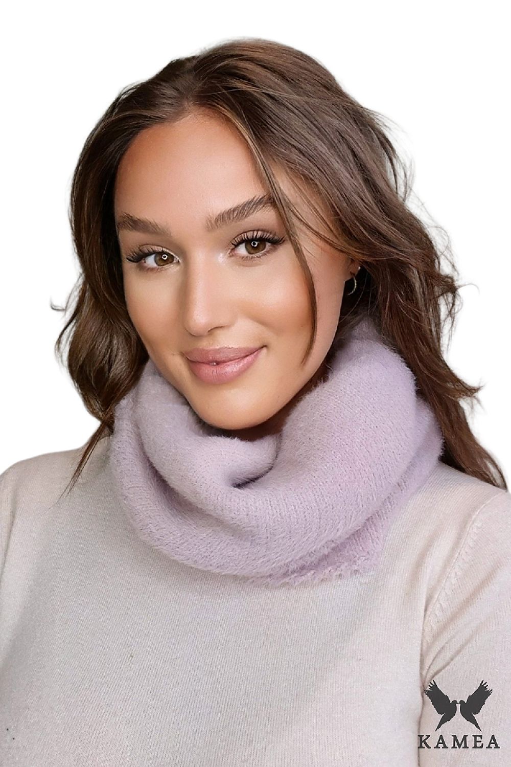 Chic Kamea infinity scarf in sumptuous dark pink, ideal for autumn and winter fashion statements.