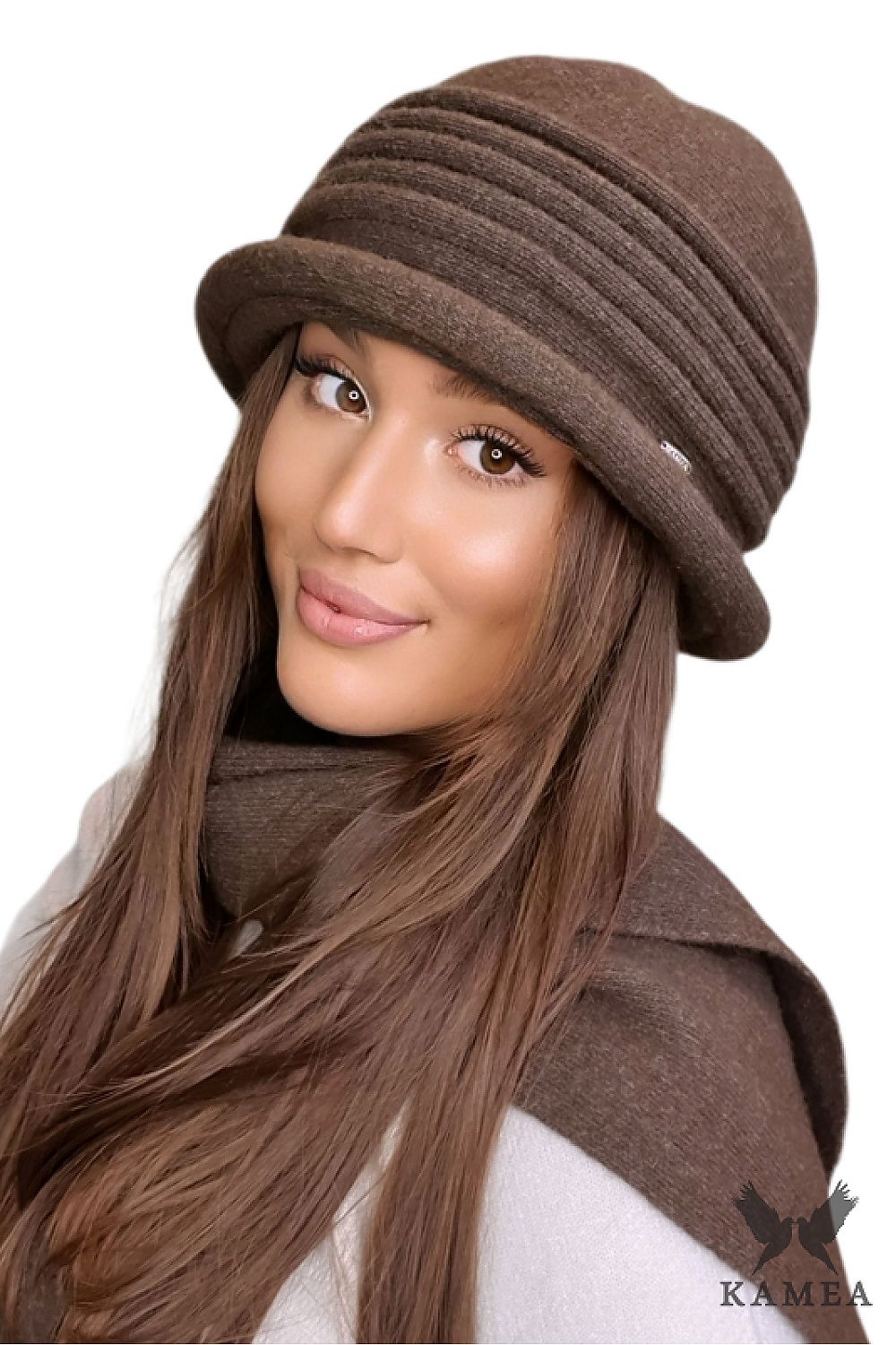 Kamea Salerno Women's Elegant Wool Hat in Brown, designed for luxury comfort during autumn-winter, showcasing stylish stitching and crafted from warm, soft wool yarn.