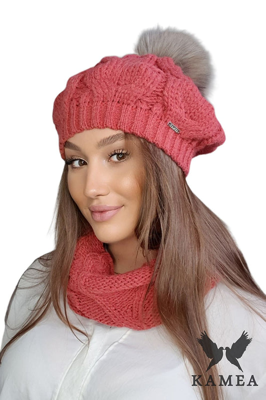 Luxurious Kamea fuchsia beret with a chic fur pom pom, showcasing premium craftsmanship and warmth, perfect for autumn and winter fashion.