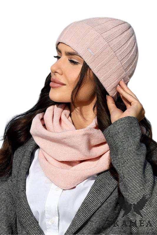 Premium pink wool hat from Kamea, part of the TAHIRA-COMPLET women's winter set, designed for elegance and comfort in cold weather.