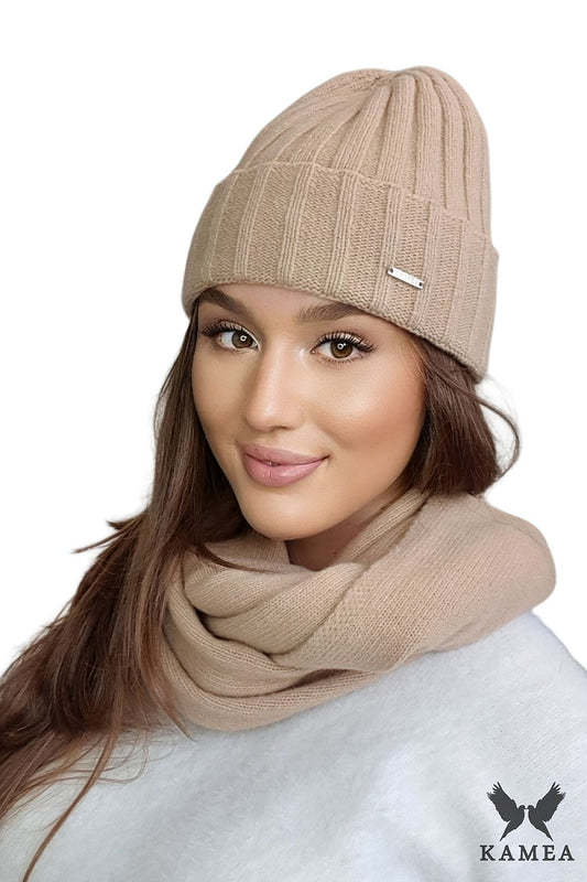 Elegant lime woolen hat by Kamea, TAHIRA model, featuring a wide cuff and luxurious knit design for ultimate thermal comfort.