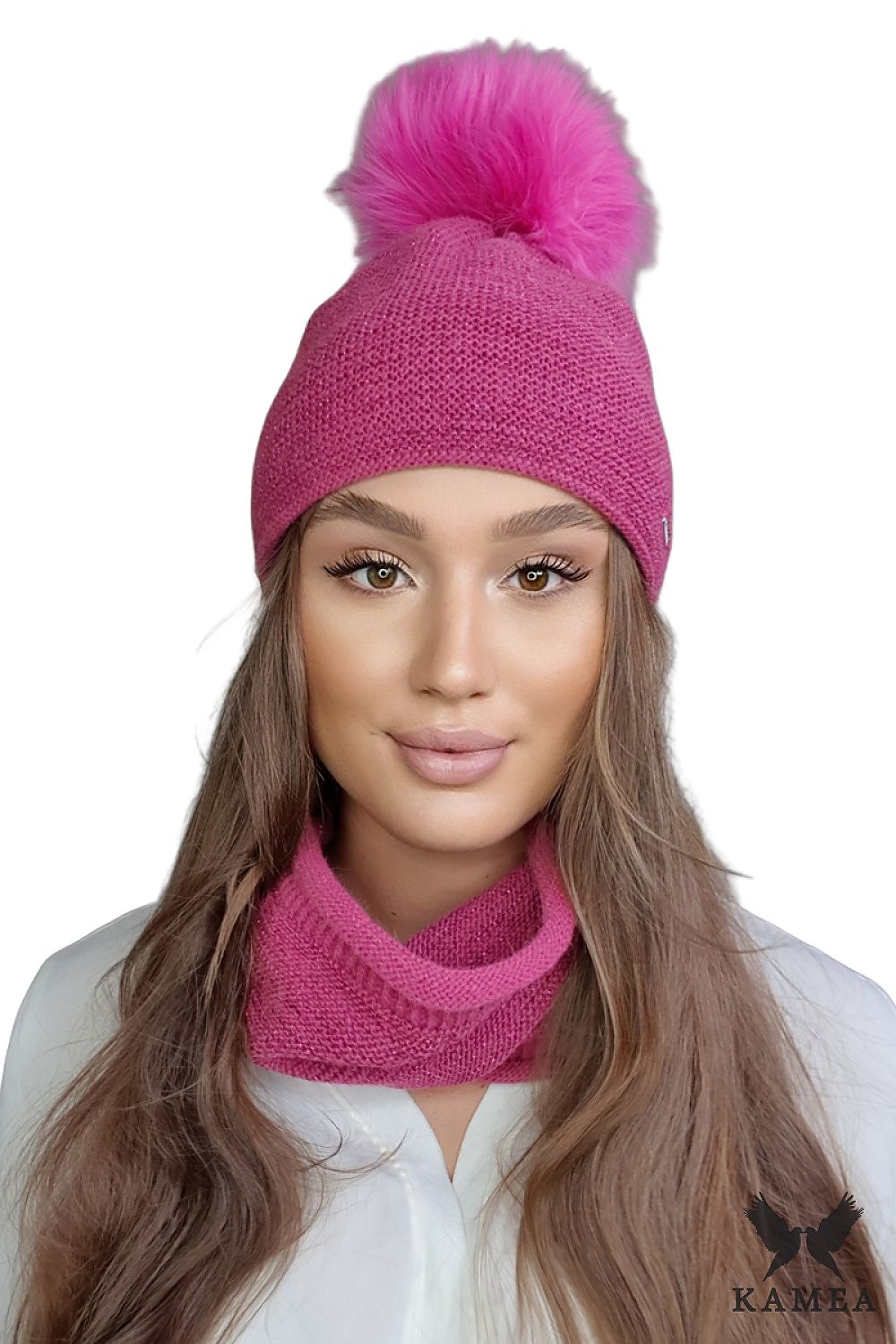 Chic Kamea winter accessories set in turquoise, highlighting the luxurious softness and thermal comfort of the alpaca wool material with a delightful fluffy pompom.