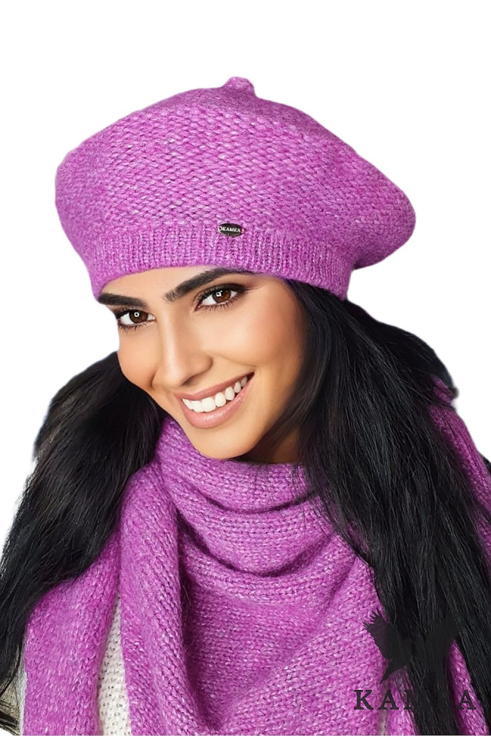 Close-up view of Kamea's Ofelia pink beret showcasing its thick stitch detailing and stylish antenna feature.