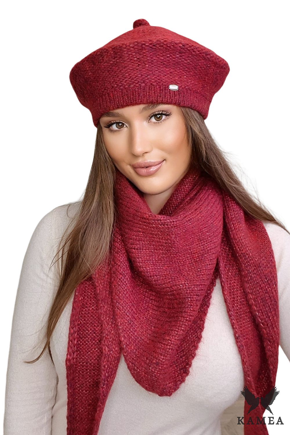 Kamea's exquisite pink merino wool beret, designed for comfort and warmth, ideal for sophisticated winter outfits.