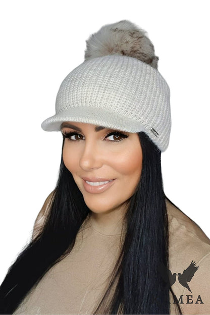 Chic Kamea winter women's hat in rich burgundy with thick stitches, designed for warmth and comfort.