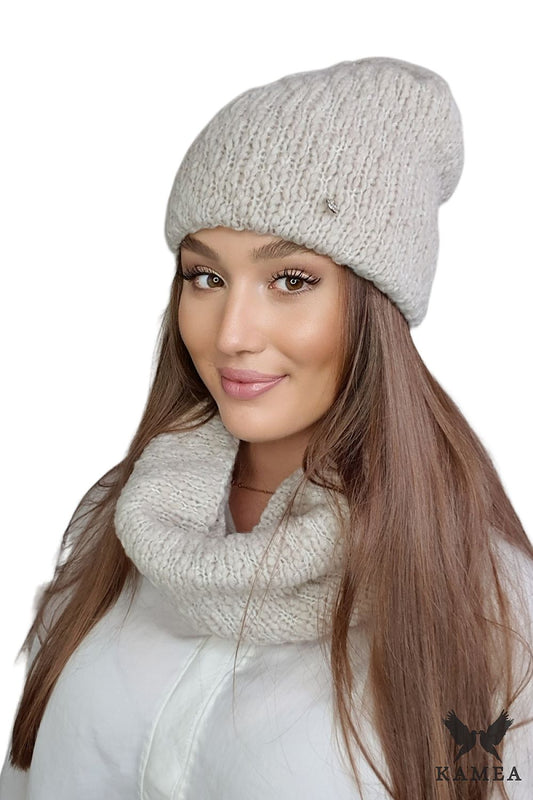 Luxurious camel wool women's hat from Kamea, featuring elegant artistic weaving for stylish winter fashion.