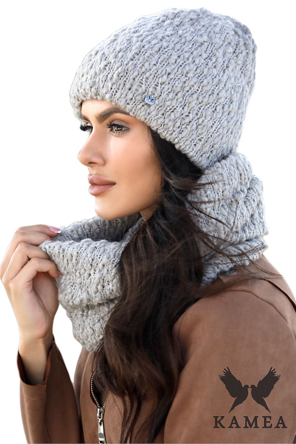 Kamea luxurious camel wool scarf from the women's artistic winter set, designed for elegance and warmth.