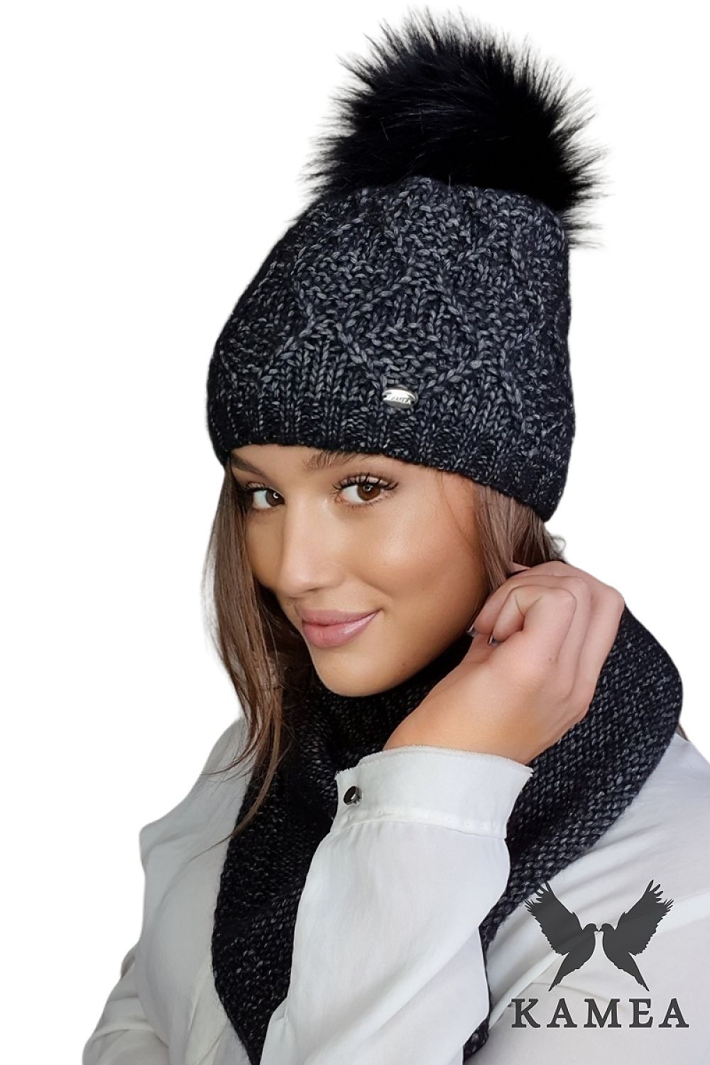 Elegant Premium Frezja Natural Pompom Hat by Kamea, showcasing a soft cotton and merino wool blend with stylish polar lining, perfect for cold weather.