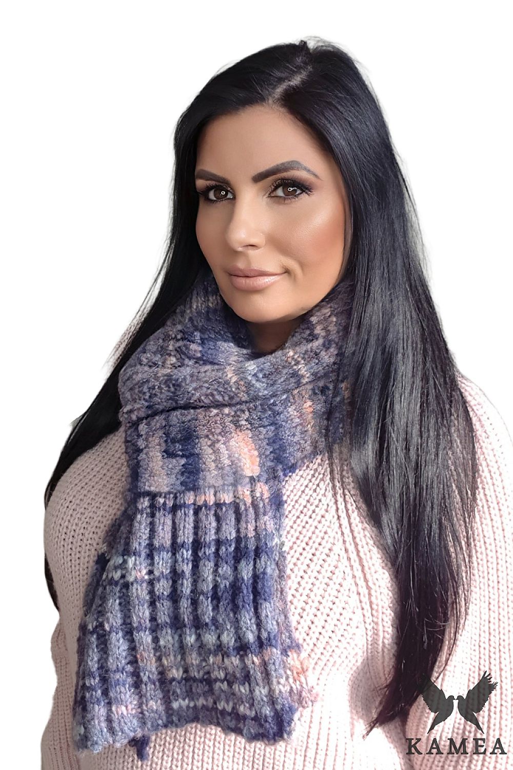 Luxurious HERA women's scarf by Kamea, featuring intertwining colours and a stylish design perfect for cold winter days.