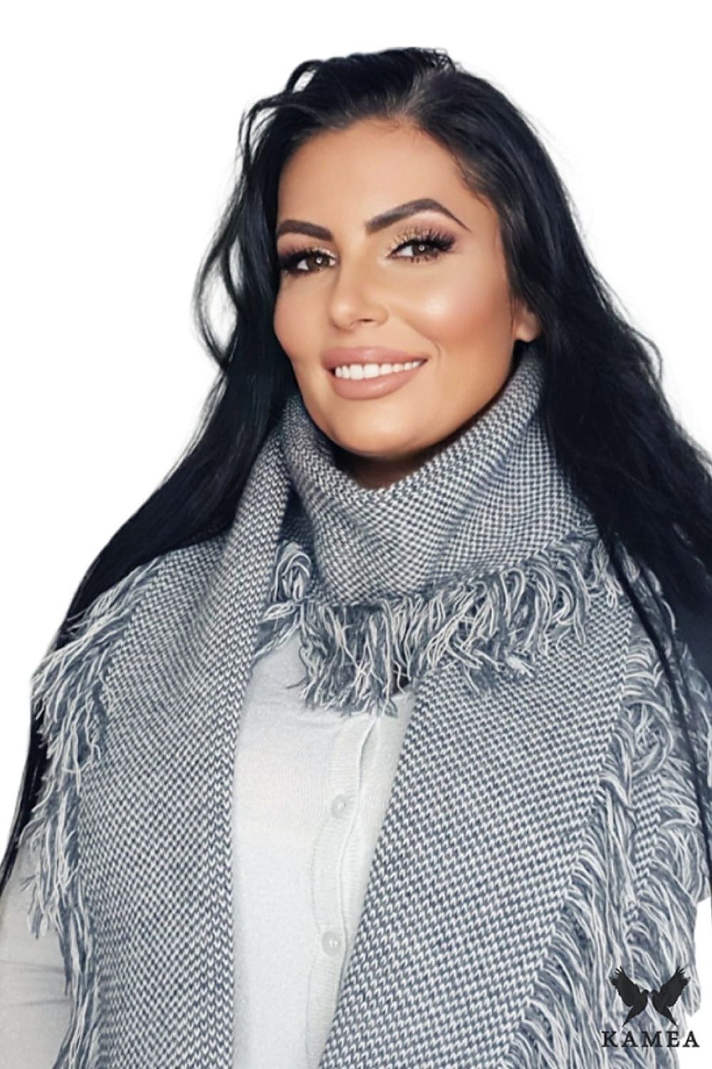 Kamea ALDURA navy blue scarf elegantly draped, highlighting its softness and refined design, an essential winter accessory for stylish women.