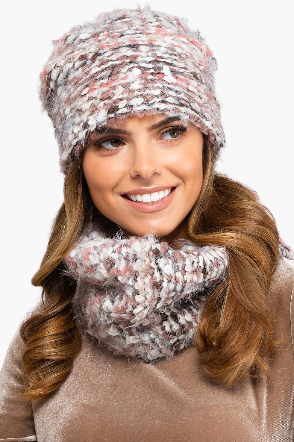 Kamea CARINI Neck Warmer in beige displayed alongside the matching hat, highlighting its chic design and comfortable fleece lining for cold weather.