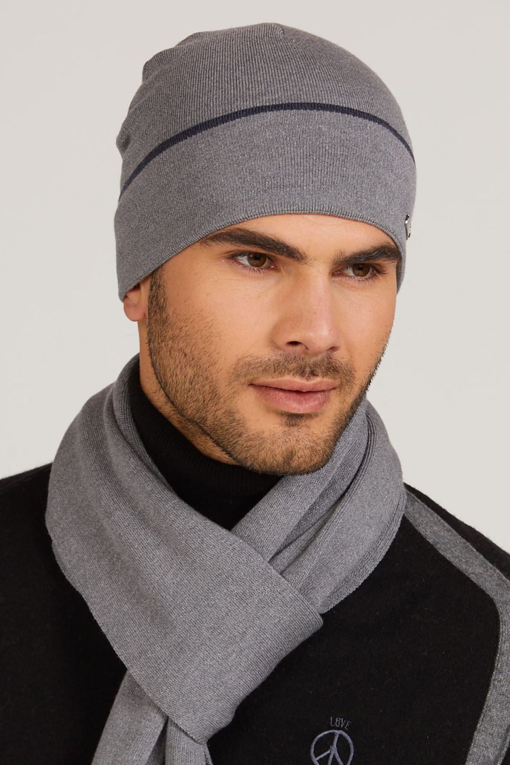 Luxurious Mateo Gray Men's Hat by Kamea, featuring a soft viscose fabric and a fashionable contrasting band, perfect for a chic look in spring and autumn.