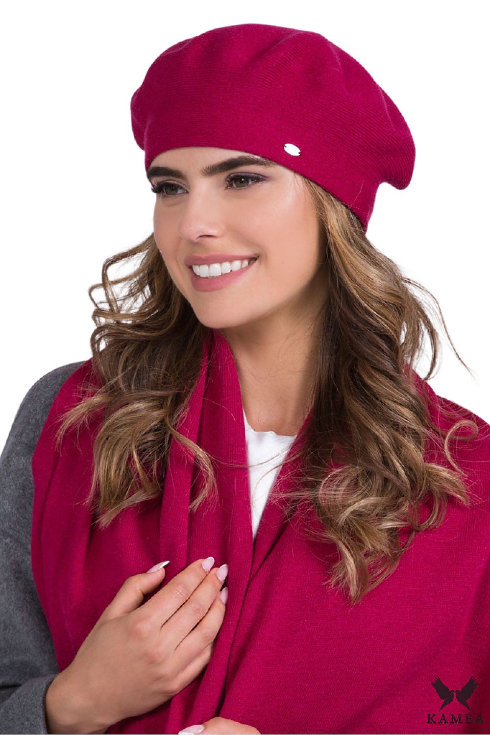 Premium fuchsia beret for women by Kamea, made from luxurious viscose blend, enhancing stylish autumn and spring looks.
