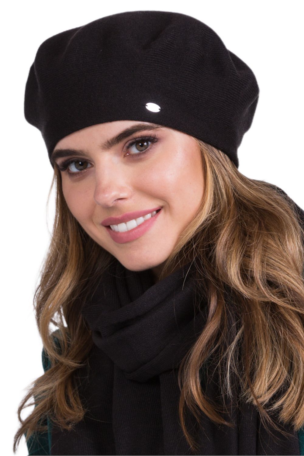 Luxurious fuchsia INEZZ beret by Kamea, crafted from a high-quality viscose blend, perfect for adding elegance to women's autumn and spring outfits.