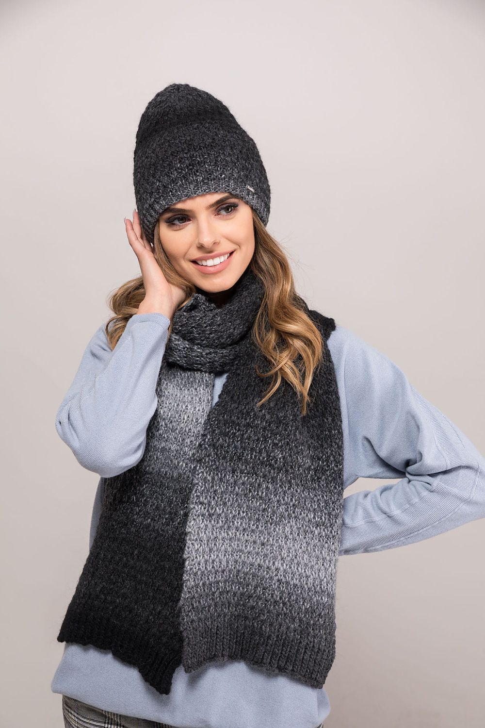 Premium Kamea women's winter hat in black graphite, designed with high-quality yarn and alpaca wool, featuring a classic shape for added luxury and comfort.
