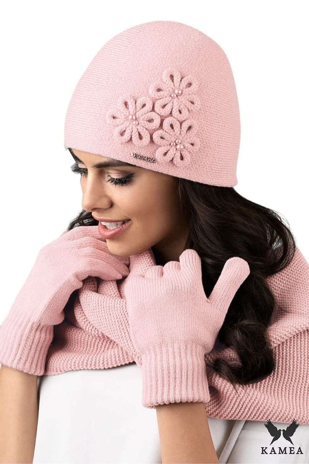 Premium women's winter gloves in dirty pink by Kamea, showcasing a luxurious design with high-quality yarn for warmth and comfort.