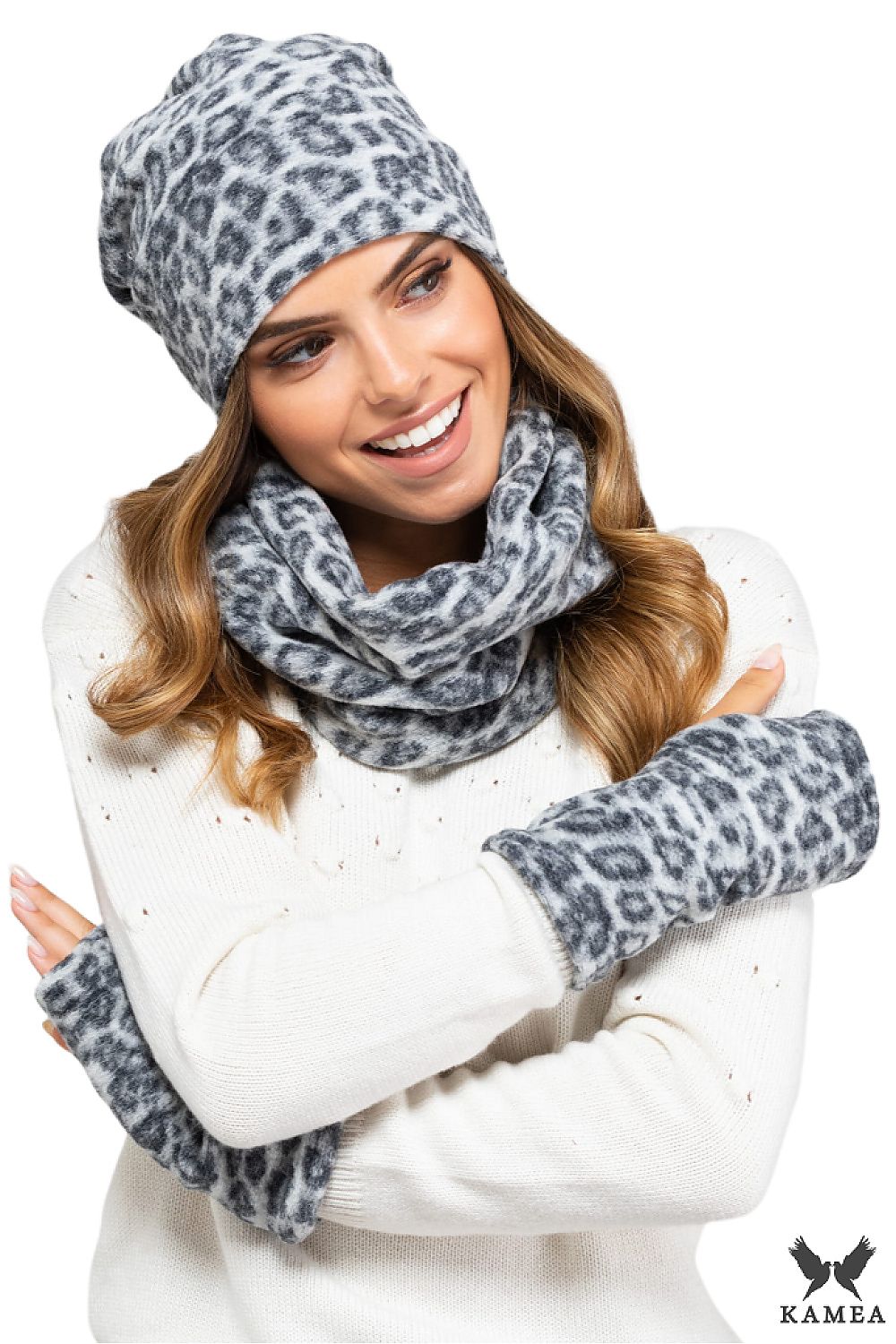 Stylish Premium Women's Kamea Gloves featuring elegant finger cutouts, made from high-quality yarn for durability and warmth in autumn and spring.