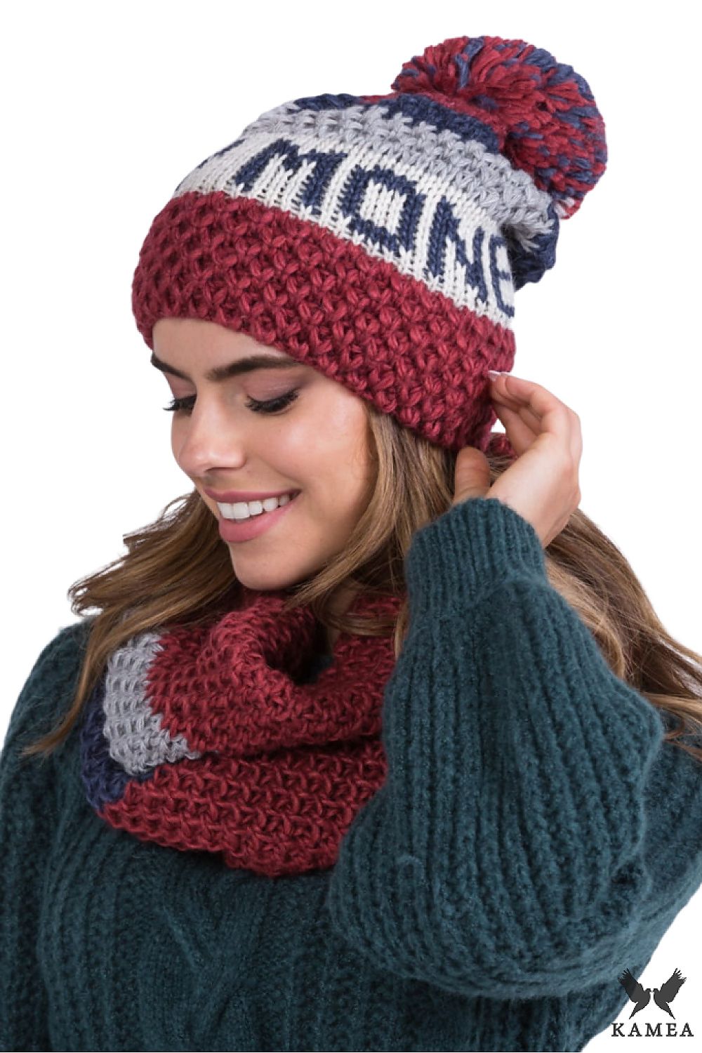 Premium women's fuchsia hat by Kamea, crafted from high-quality yarn, showcasing thick stitches and a fashionable knitted pompom.