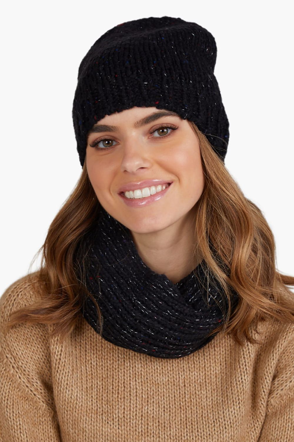 Complete Kamea Ameli black hat and scarf set, perfect for enhancing winter outfits with elegance.