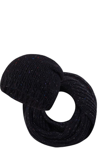 Chic black hat and scarf set by Kamea, crafted for warmth and a touch of luxury during cold seasons.