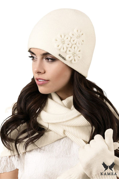 Kamea luxury women's gloves in dirty pink, combining warmth, comfort, and fashion-forward design for the modern woman.