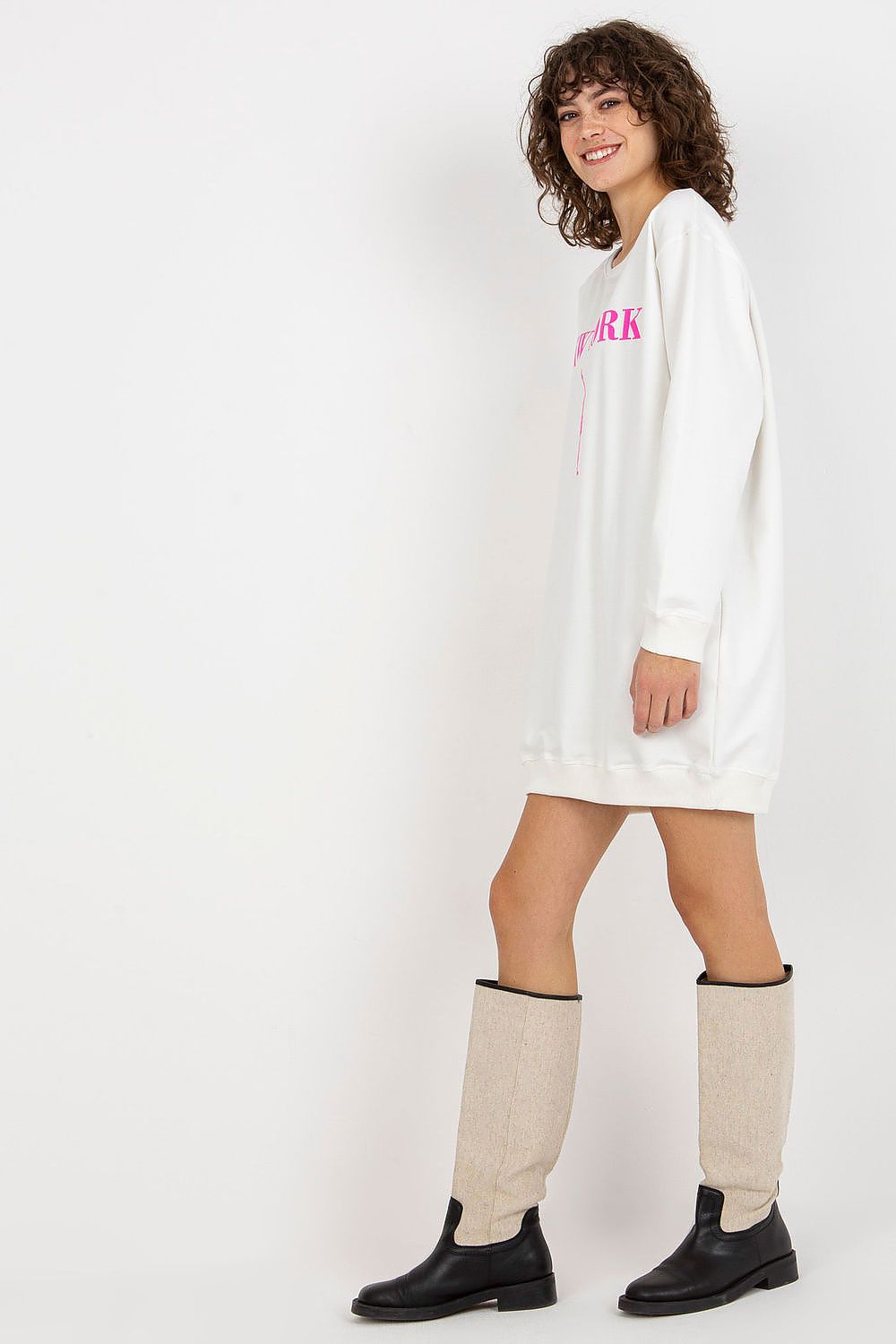 Luxurious long-sleeved women's oversized casual sweatshirt from Factory Price, featuring a stylish print, made with a soft cotton blend in EU size 0.