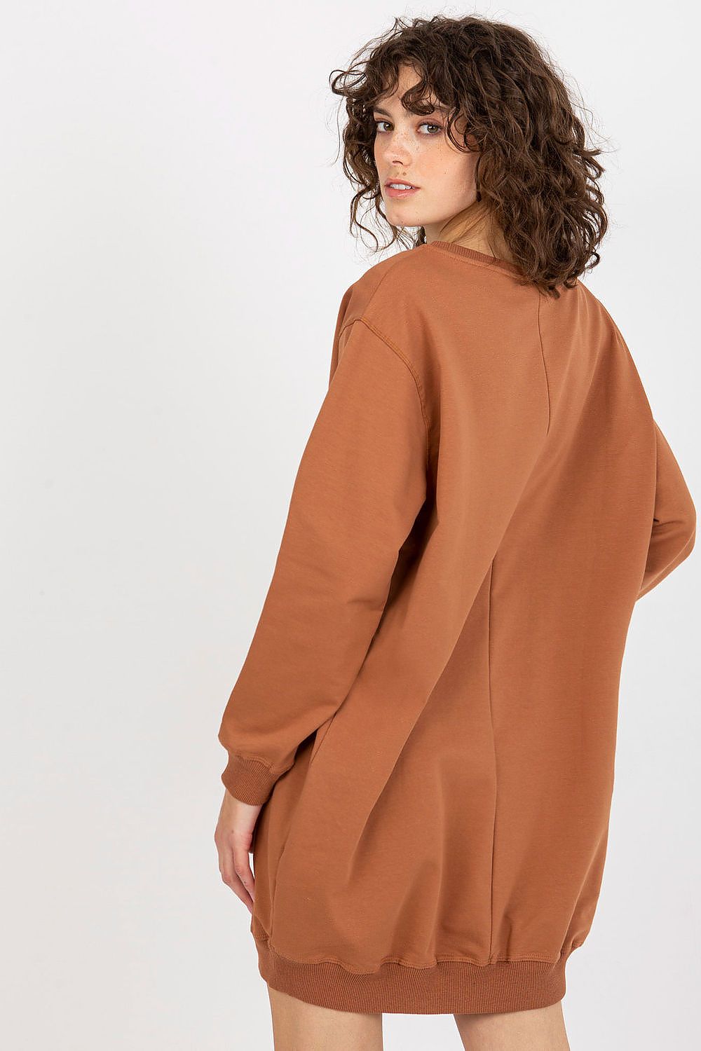Close-up of the elegant print on the Factory Price women's oversized casual sweatshirt, showcasing its high-quality cotton blend fabric.