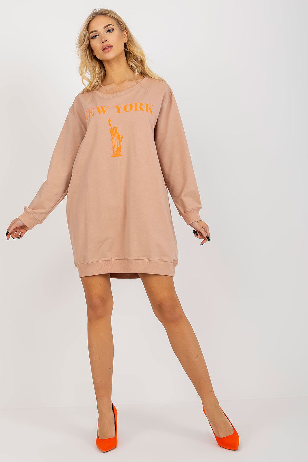 Stylish women's casual sweatshirt by Factory Price, designed with long sleeves and a soft fabric blend, ideal for a chic, relaxed wardrobe.
