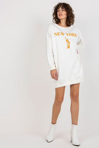Detail shot of the luxurious Women's Oversized Sweatshirt by Factory Price, highlighting its soft fabric and trendy design.