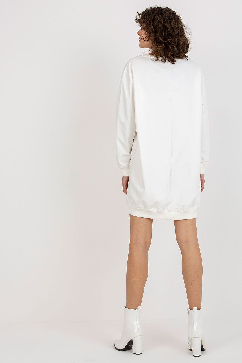 Stylish Women's Oversized Casual Sweatshirt from Factory Price in cotton blend, showcasing a striking print and designed for ultimate comfort.