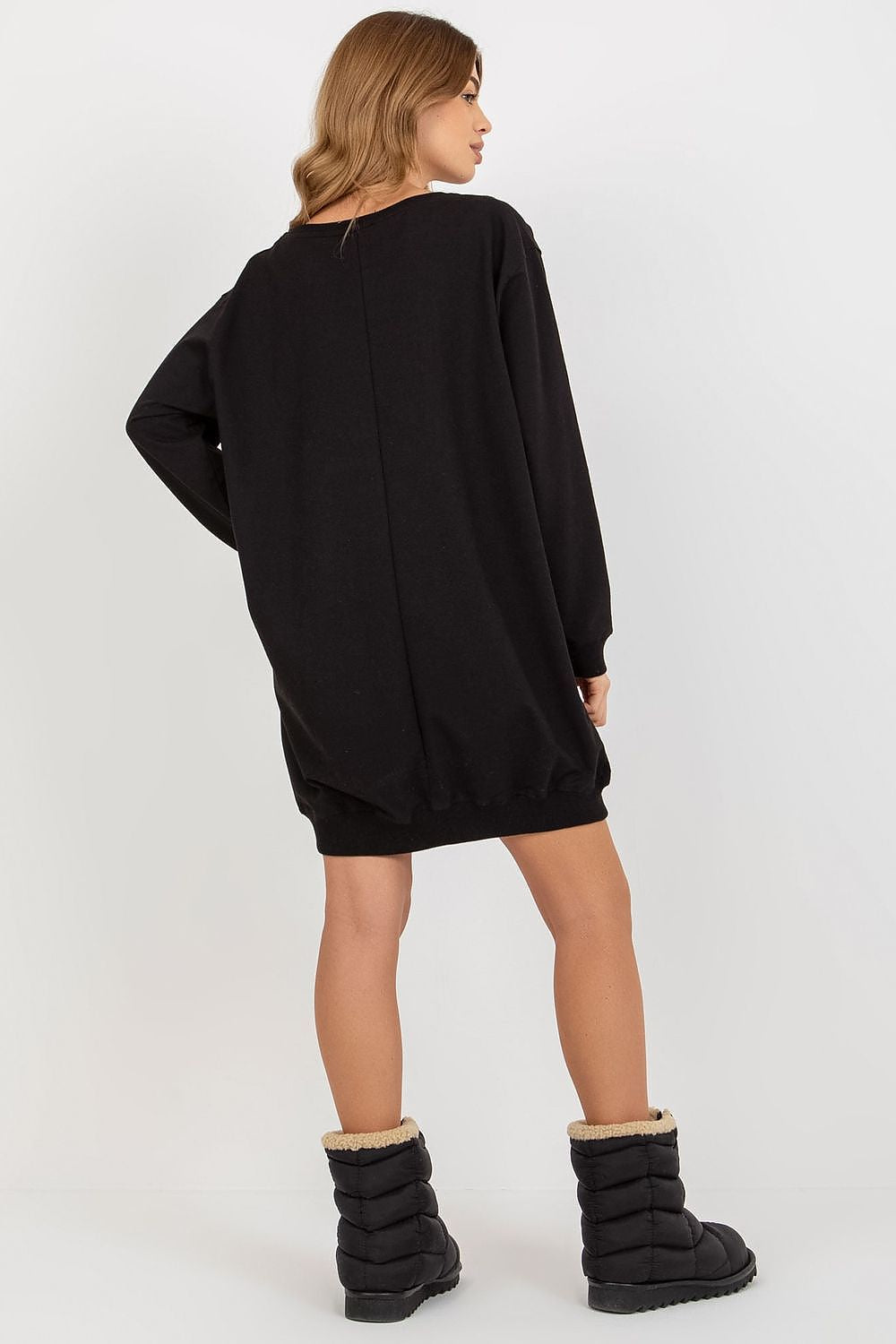 Step out in style with Factory Price's Women's Oversized Casual Sweatshirt, combining comfort and elegance in a chic oversized silhouette.