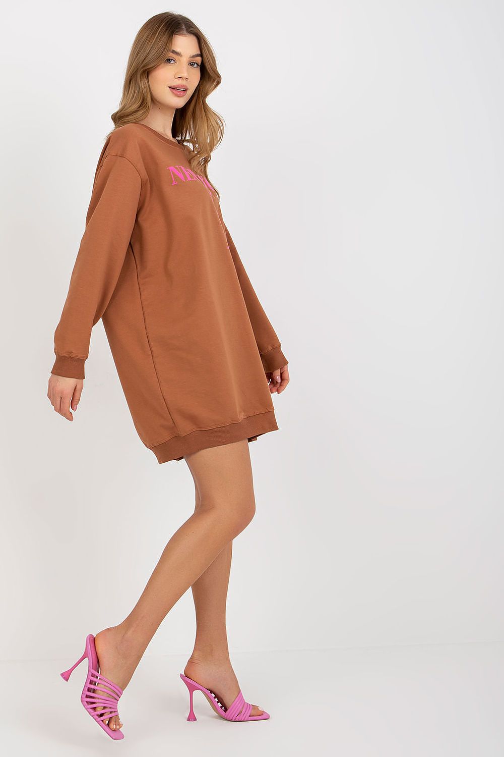 Luxury women's oversized casual sweatshirt in cotton blend by Factory Price, featuring long sleeves and a striking print.
