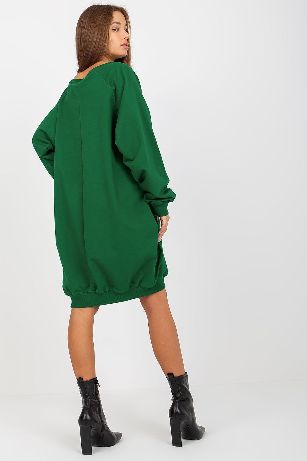 Factory Price luxurious long casual sweatshirt for women, crafted from a high-quality cotton blend, ideal for layering during cool days with practical pockets.