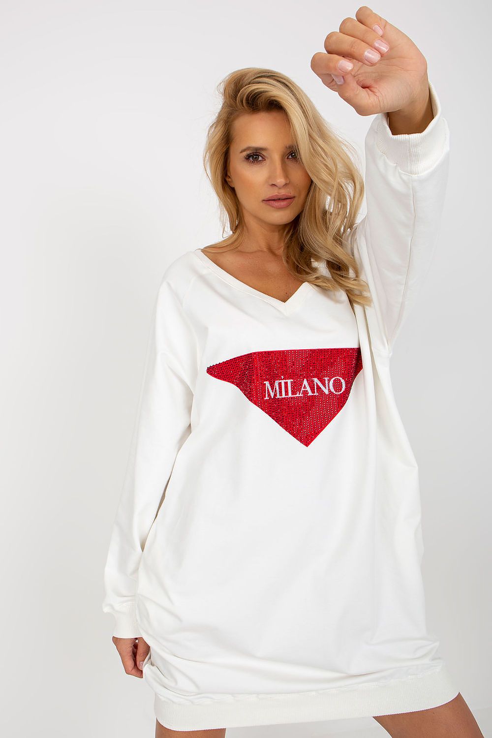 Stylish long casual sweatshirt from Factory Price, crafted from a soft cotton blend, ideal for cool days and everyday elegance.