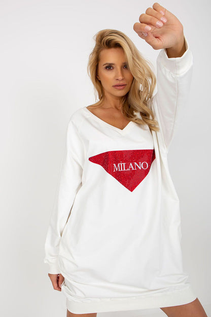 Stylish long casual sweatshirt from Factory Price, crafted from a soft cotton blend, ideal for cool days and everyday elegance.