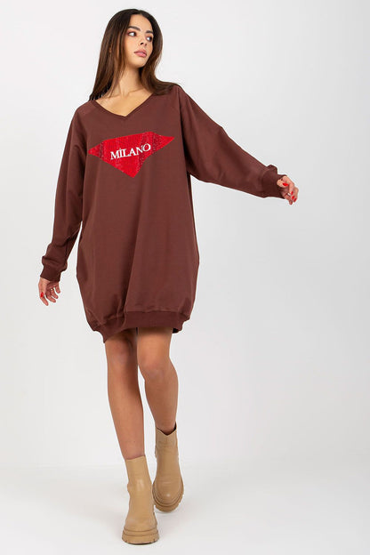 Fashionable long-sleeve women's sweatshirt with a relaxed fit and practical pockets, available from Factory Price.