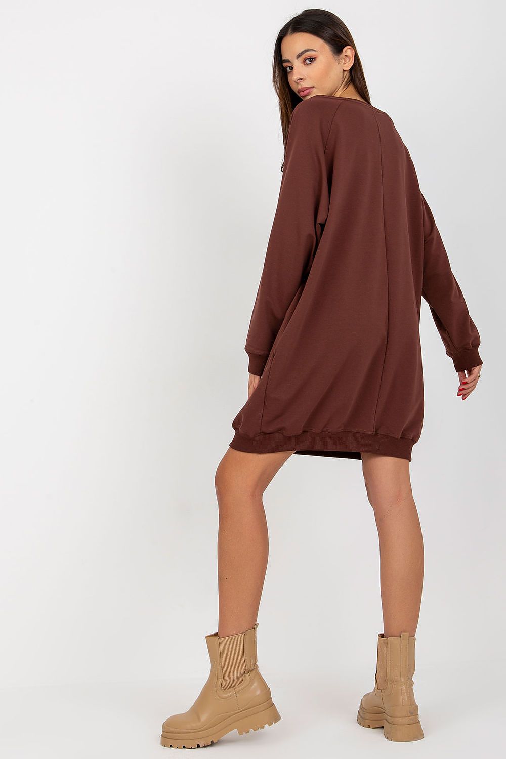 Chic long women's sweatshirt from Factory Price showcasing a comfortable fit and luxurious design details.