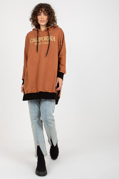 Fashionable women's sweatshirt featuring long sleeves and a logo patch, designed by Factory Price, ideal for pairing with jeans or leggings.
