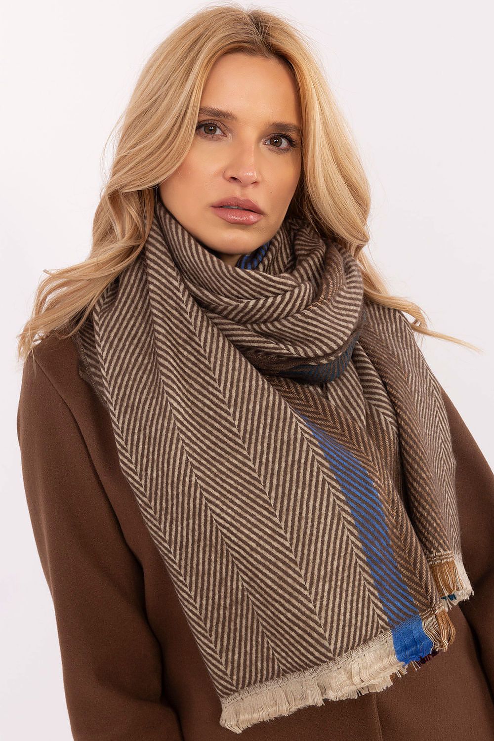 Luxury 194cm striped viscose shawl scarf by AT, a stylish, warm accessory for winter elegance.