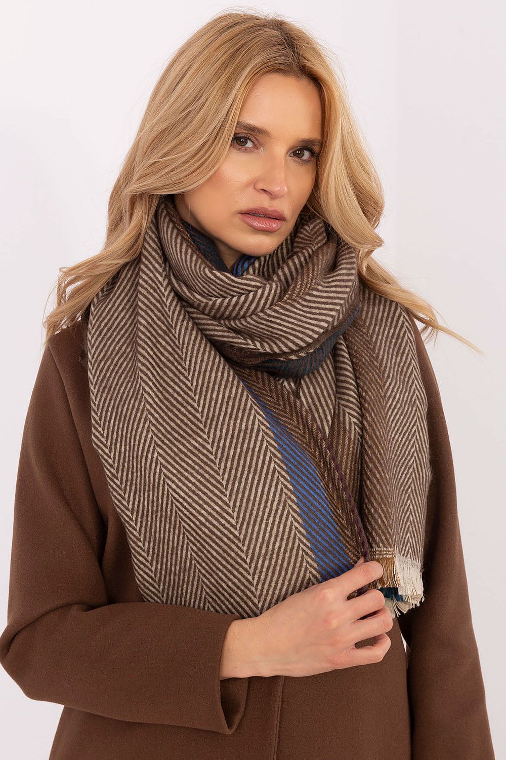 High-quality viscose shawl scarf by AT, 194cm long, featuring a timeless striped pattern for winter sophistication.