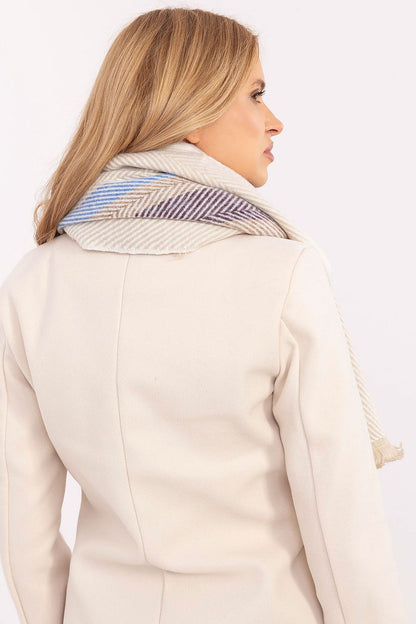 Stylish model wearing a 194cm viscose shawl scarf by AT, showcasing its elegance and charm for cold weather.