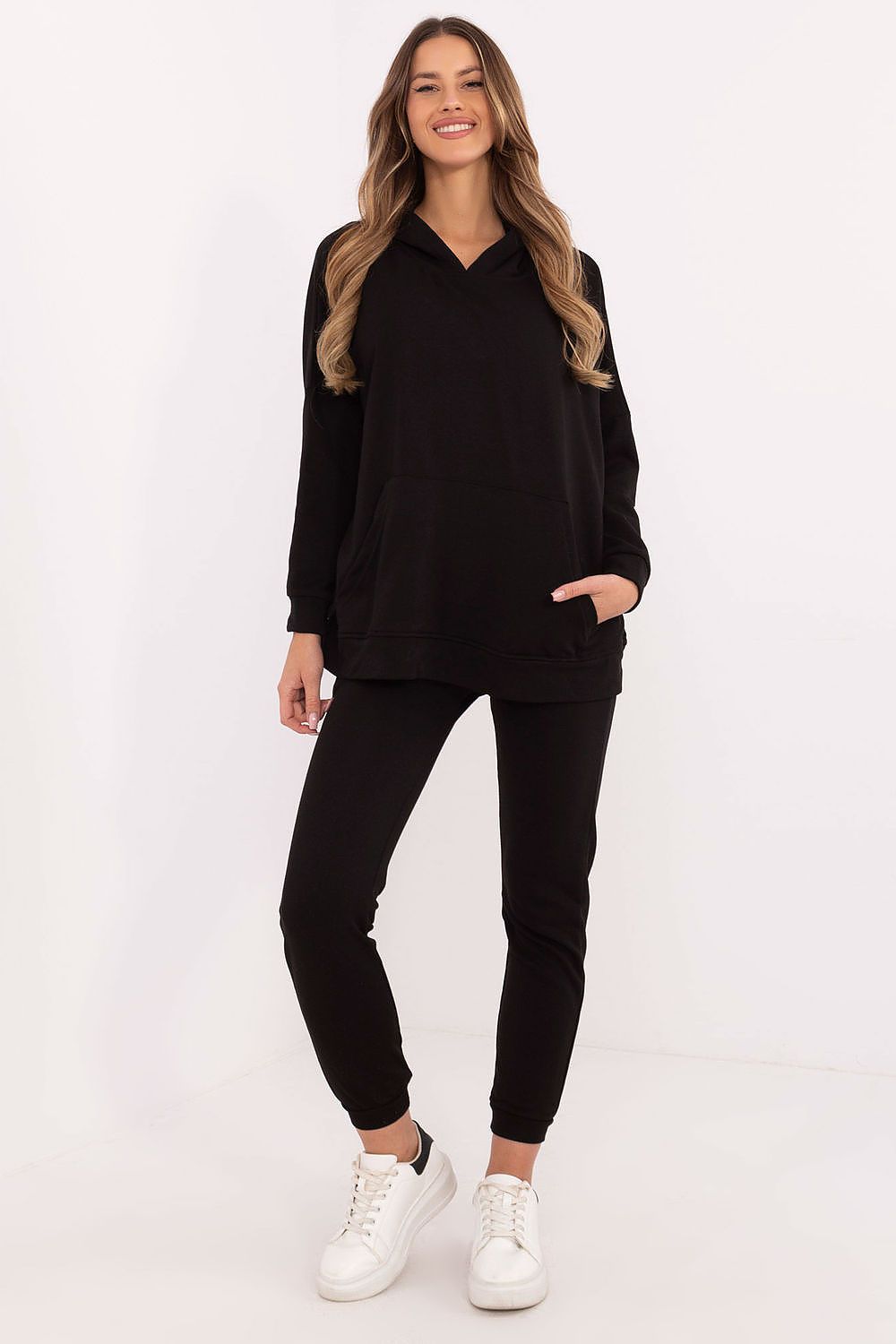 Elegant women's tracksuit set by Factory Price showcasing a versatile design ideal for casual wear, highlighting comfort and style.