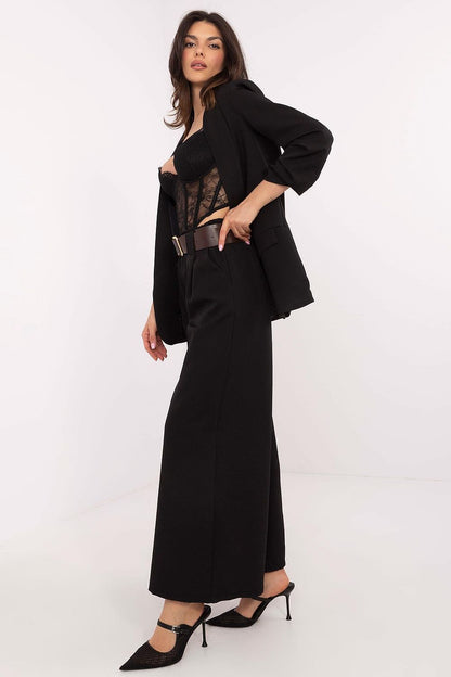 Stylish Italy Moda women’s culottes trousers with minimalist belt feature, ideal for formal and casual occasions.