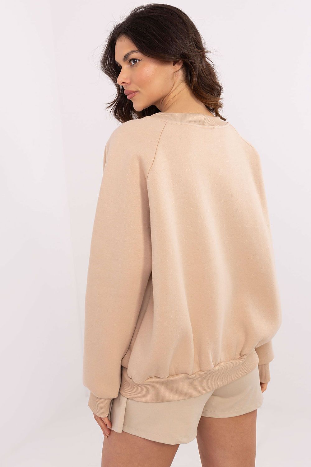 Luxurious women's insulated sweatshirt by Factory Price, combining comfort and style, perfect for jeans or leggings.