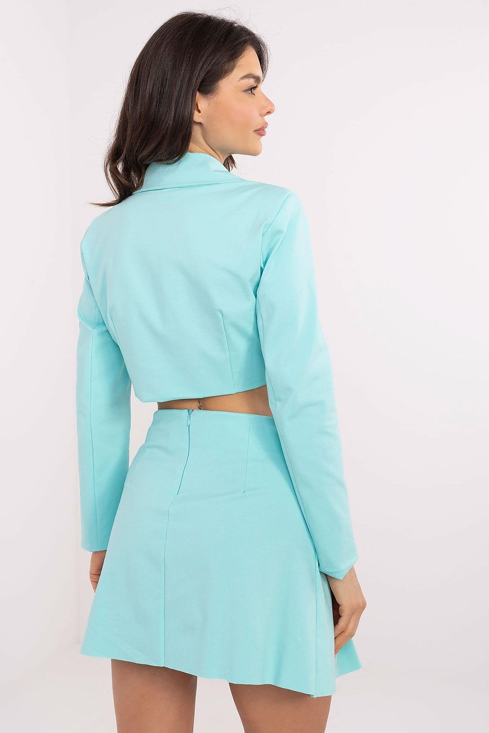 The elegant pleated short skirt by Italy Moda displayed on a mannequin, illustrating its flattering silhouette and luxurious fabric composition for modern elegance.