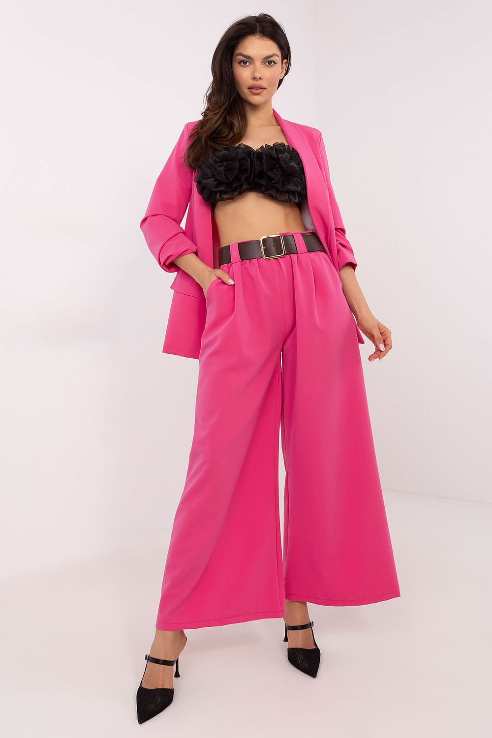 Close-up view of Italy Moda culottes illustrating the quality fabric blend of polyester and elastane for stylish comfort.