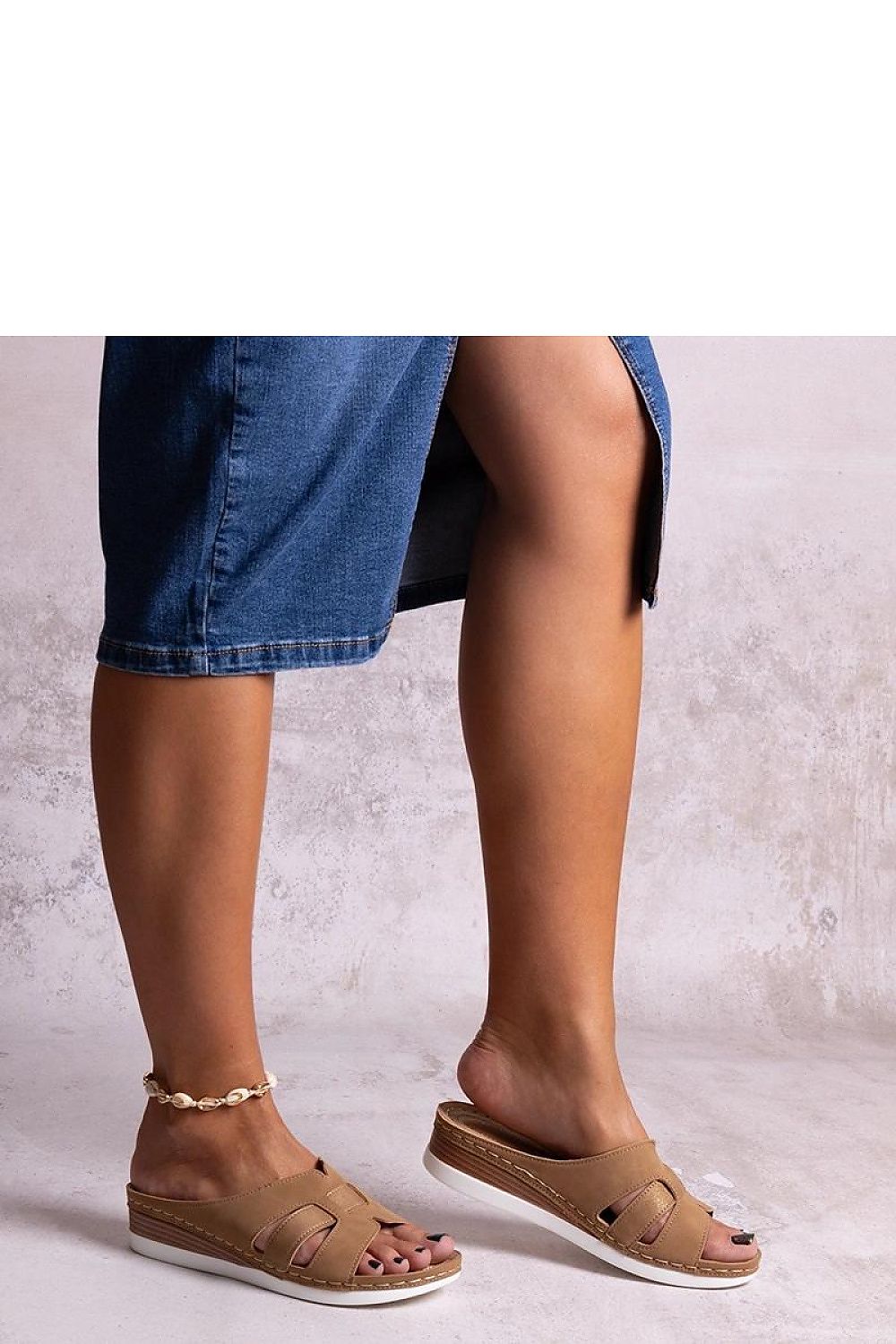 Solea brown eco-leather flip-flops featuring a stylish 5cm wedge, perfect for summer elegance and comfort.