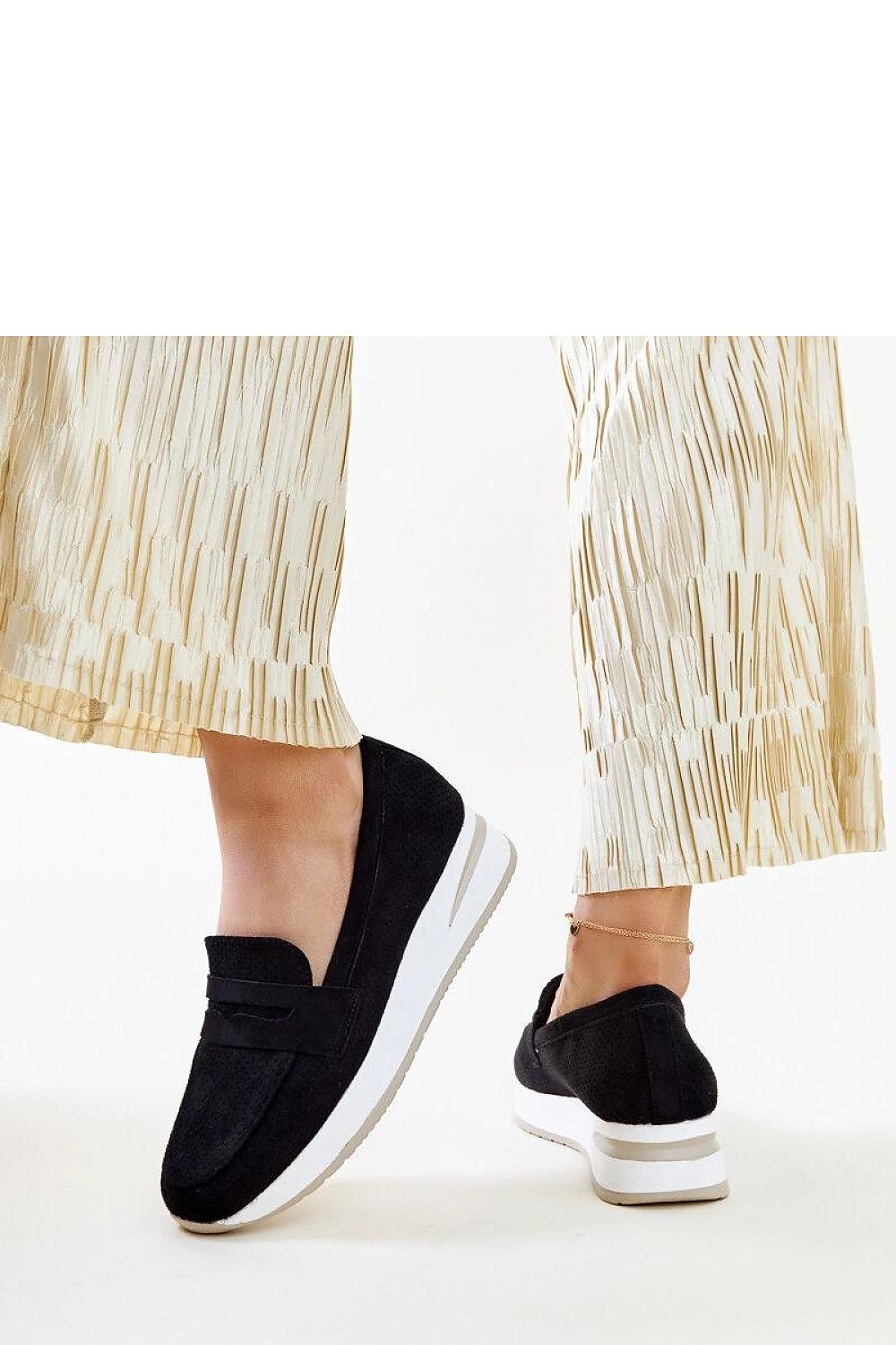 Sophisticated Solea Pink Muna loafers displayed with a beige rubber sole, ideal for elevating your summer wardrobe.