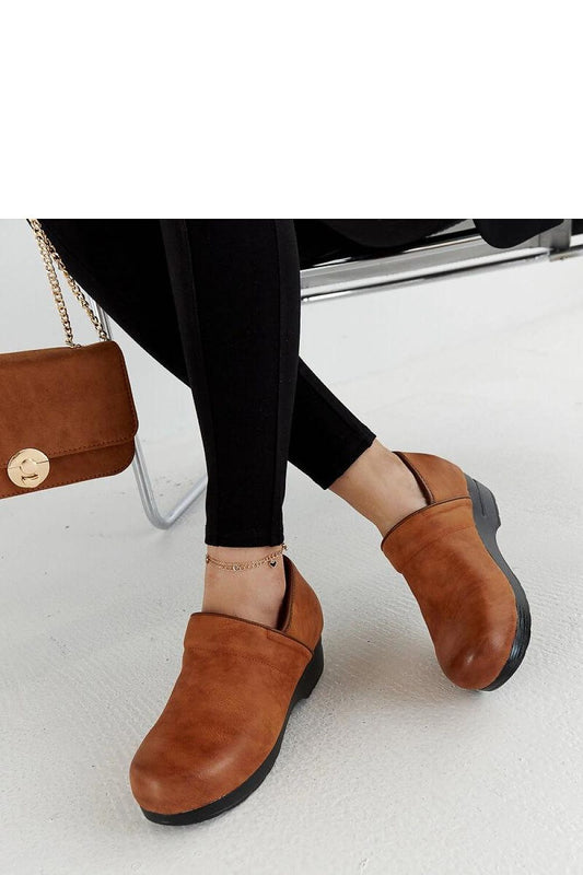 Solea Montoro brown vegan leather platform loafers showcasing elegant design and comfort for stylish footwear enthusiasts.